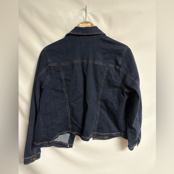 1822 Denim Two-Tone Blue Jean Jacket - Picture 2 of 4
